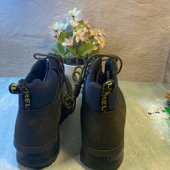 Sorel boots SZ 9 - Picture 3 of 6